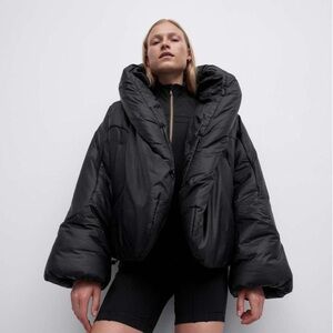 lululemon RARE Black Puffer Jacket Size 8